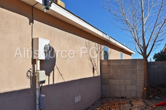 Building Photo - 2204 Desert Breeze Dr SW