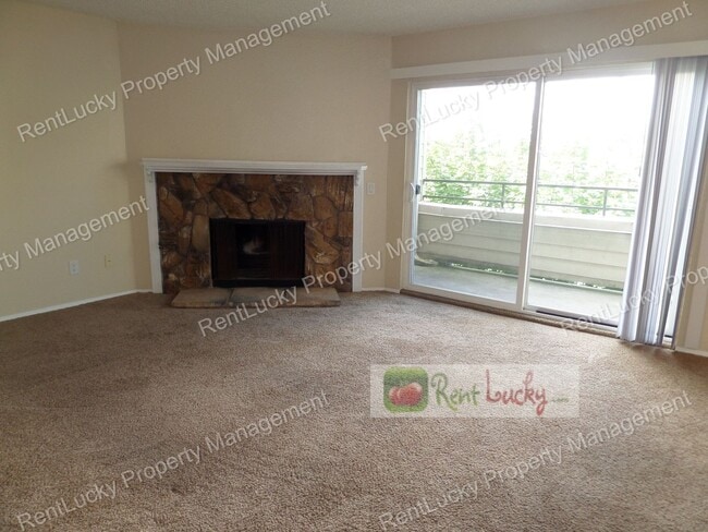 Foto del edificio - Wonderful 2-Bedroom Top Floor Condo in Renton - Great Location!