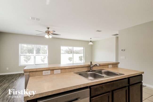 Building Photo - 4796 Rockvale Dr
