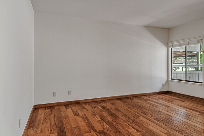 Foto del edificio - 111 Bean Creek Rd