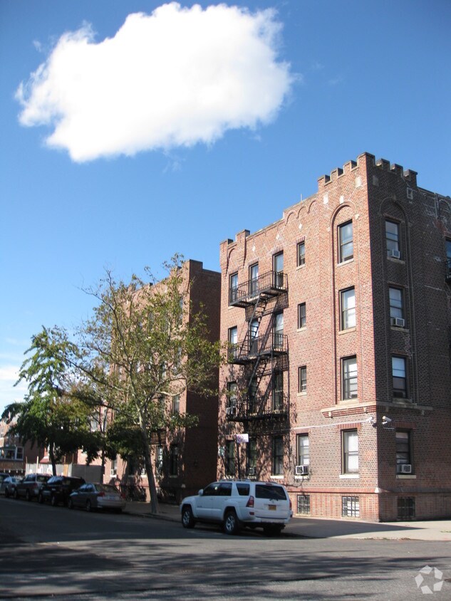 Building Photo - 2106 33rd St