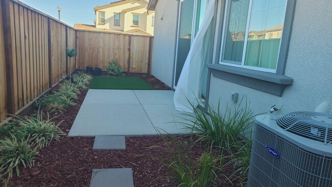 Foto del edificio - 7313 Umberto Pl