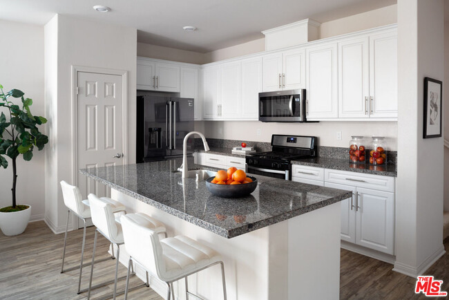 Foto del edificio - 14701 W Rose Ln