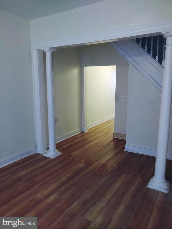 Building Photo - 425 E Lorraine Ave