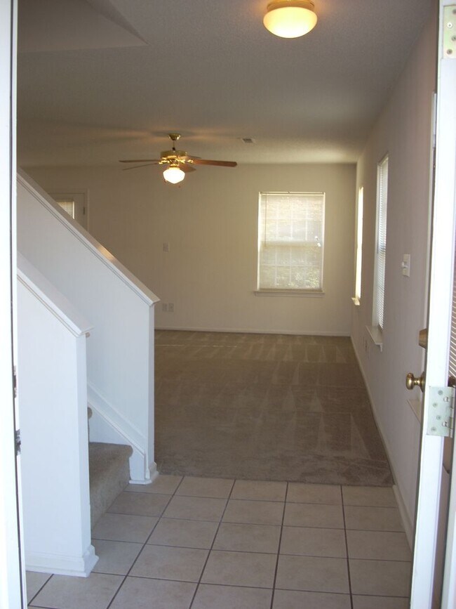 Building Photo - 147 Springwood Ln