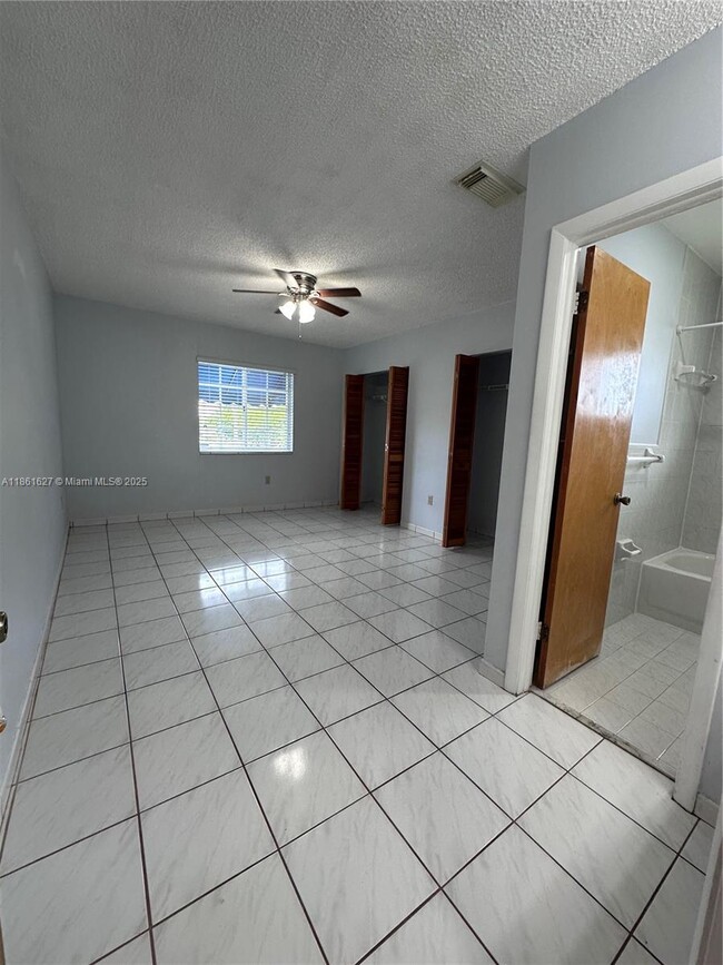 Building Photo - 2210 W 74th St