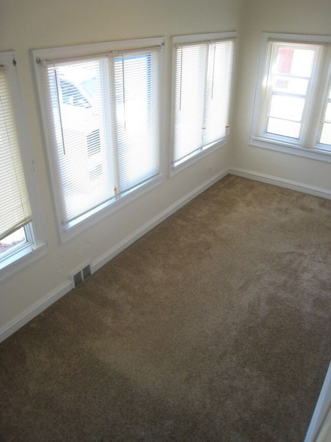 Building Photo - 2856