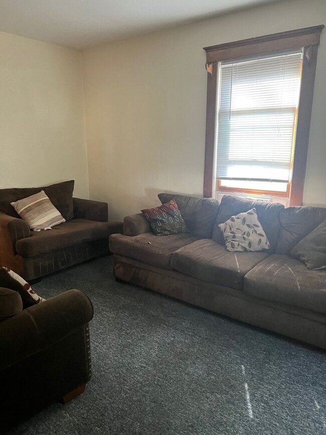 Photo - 7 Bedroom located Downtown Ann Arbor House