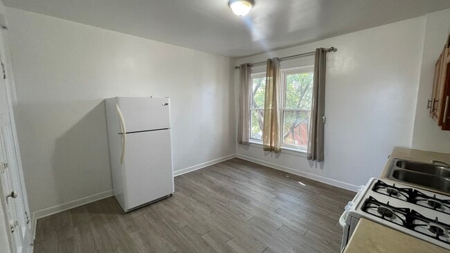 Building Photo - 3737 N Kilpatrick Ave