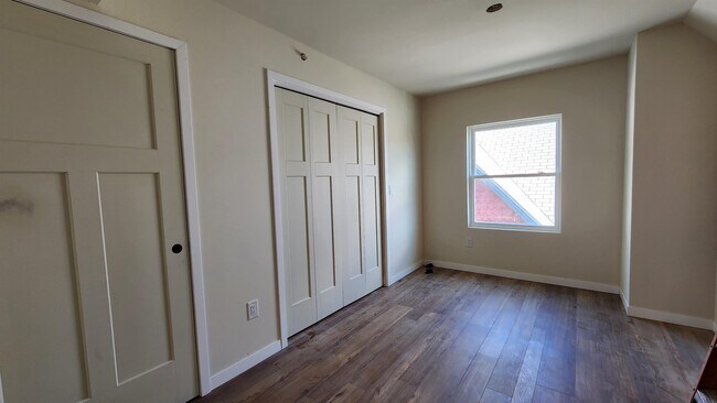 Building Photo - 908 E Gorham St