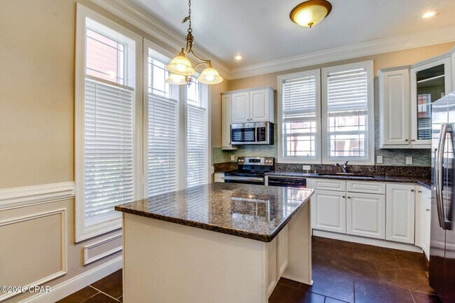 Building Photo - 100 Downing St