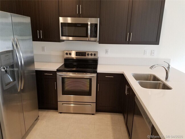 Building Photo - 5990 Mustang Manor Dr