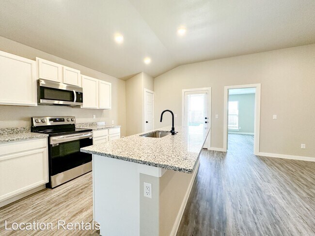 Building Photo - 3 br, 2 bath House - 305 E 23rd Street