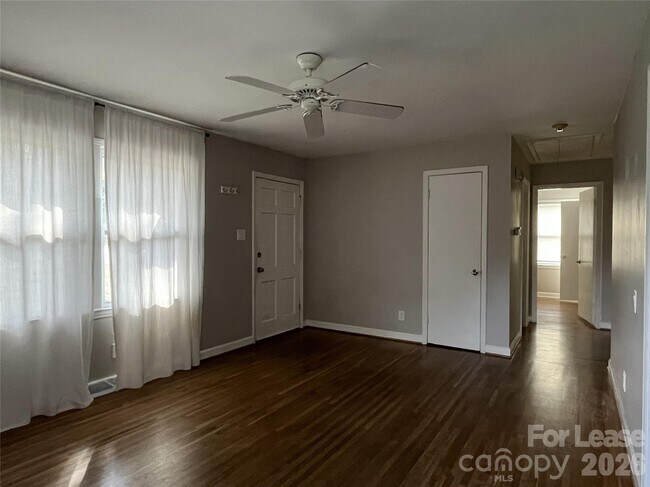 Foto del edificio - 4024 Abbeydale Dr