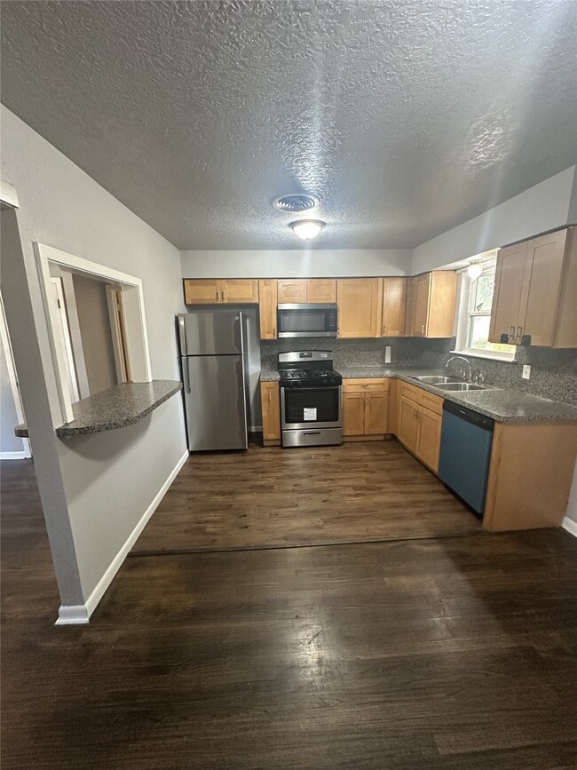 Foto del edificio - 11608 Segrest Dr