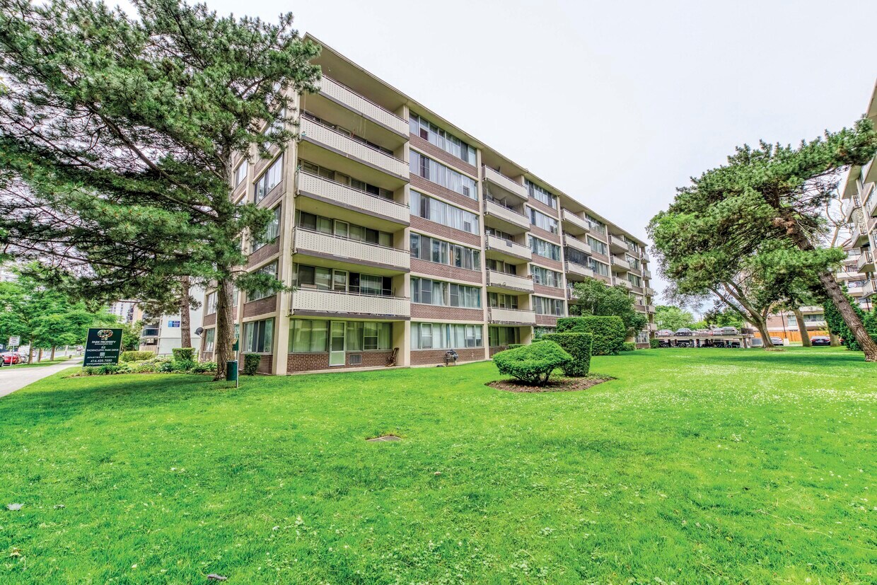 Photo principale - 52 Thorncliffe Park Dr