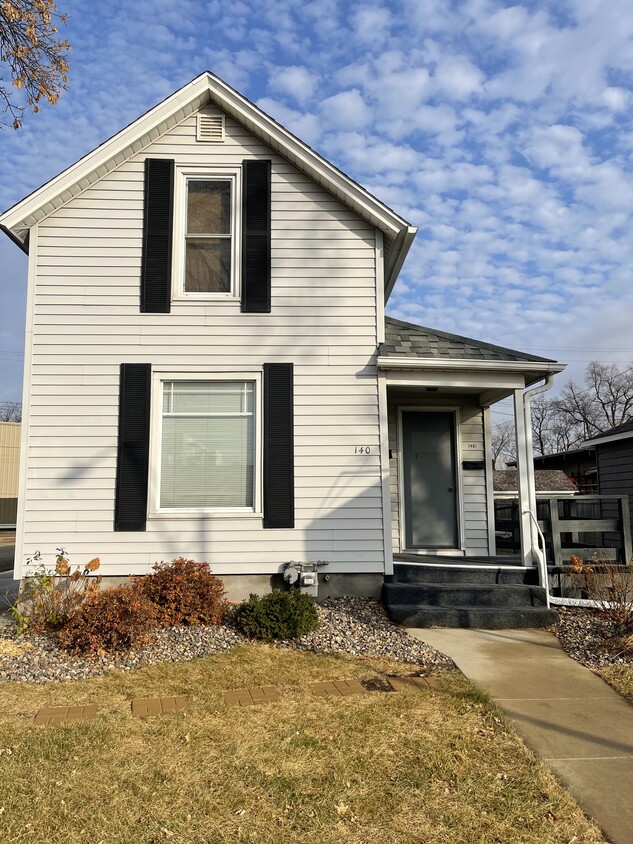 Primary Photo - 140 E Rose St