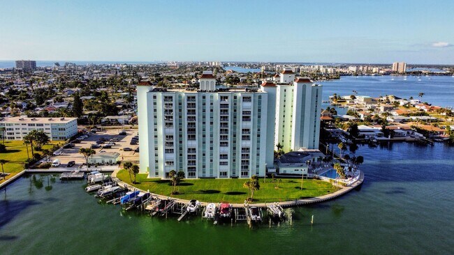 Foto del edificio - Stunning Furnished Waterfront Condo – 2 Beds / 2 Baths with Gulf-to-Bay Views!