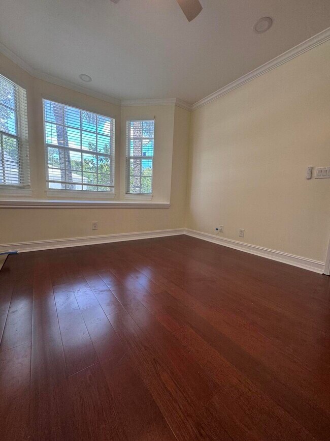 Building Photo - 503 N Mallory Cir