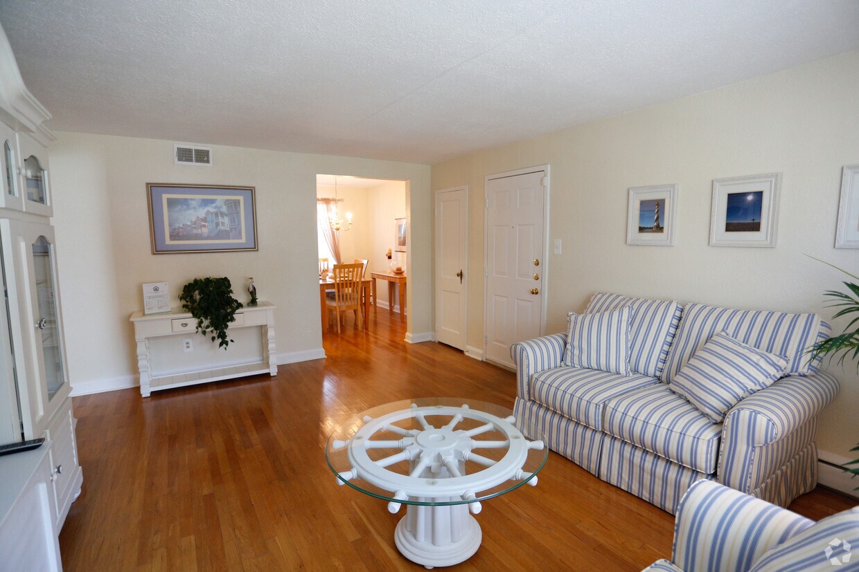 Admiral Pointe Apartments in Newport News, VA
