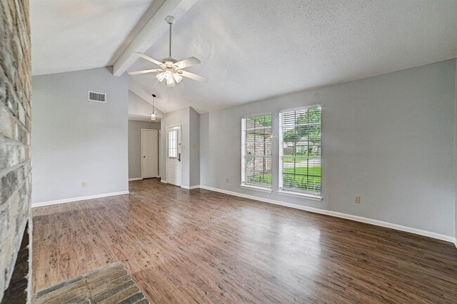 Building Photo - 2615 Lively Ln