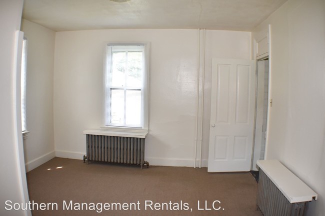 Building Photo - 2 br, 1 bath House - 8 Water Street 1st Floor
