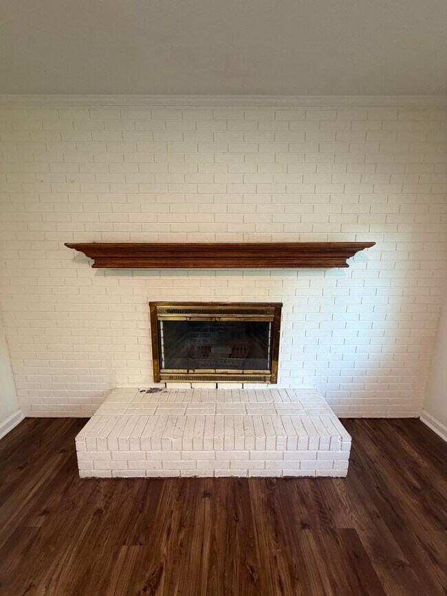 Building Photo - 2866 North Glen Drive, Columbus, OH — 2 Bed / 1 Bath — Fully Renovated!