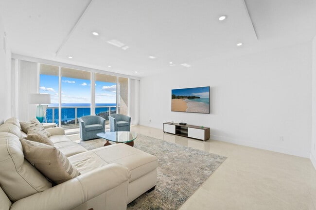 Foto del edificio - 3100 N Ocean Blvd