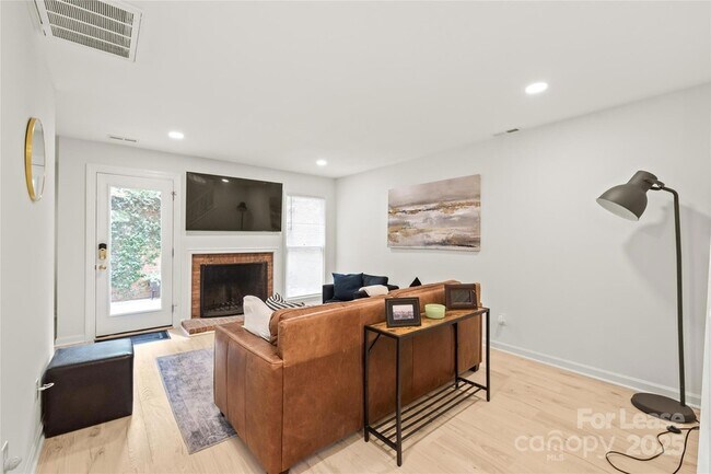 Foto del edificio - 500 N Poplar St
