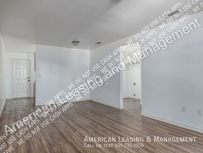 Building Photo - Cozy 2-Bedroom 1-Bath Duplex Unit Availabl...