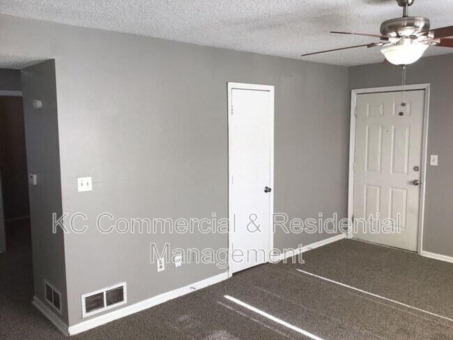 Building Photo - 208 W Meadow St