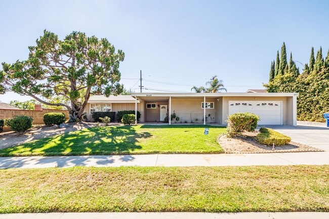 Building Photo - Beautifully Renovated 3-Bedroom Home in Pr...
