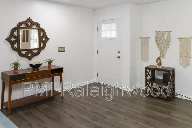Building Photo - 5017 Gatewood Dr