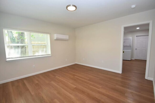 Building Photo - 701 South Highland Park Avenue, Unit 2