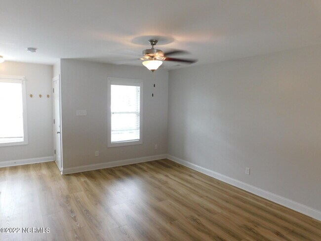 Building Photo - 110 Meadow Way