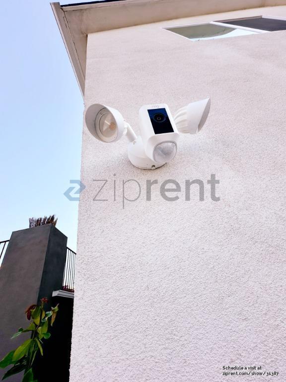 Building Photo - 15127 Logos Ct