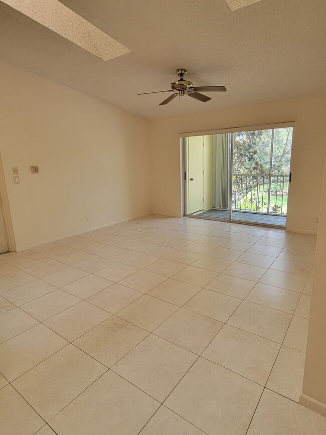 Building Photo - 2500 SE Anchorage Cove