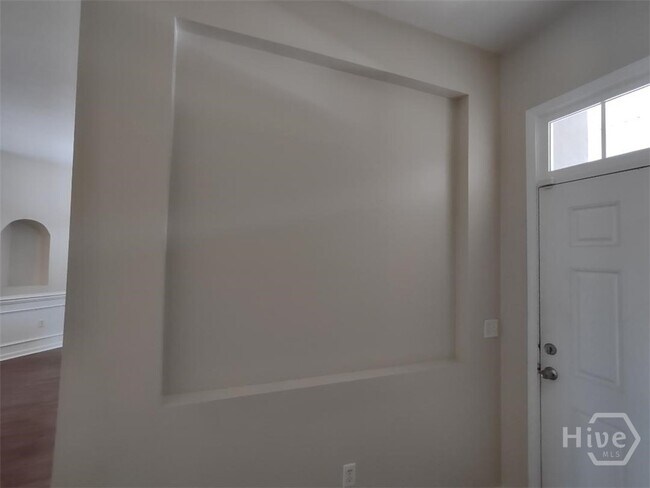Foto del edificio - 245 Blue Lake St