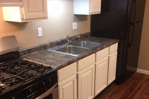 Encimera del fregadero de la cocina - 3207 N Peoria Ave