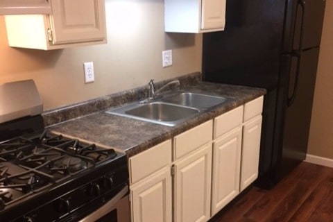 Kitchen Sink Counter - 3207 N Peoria Ave