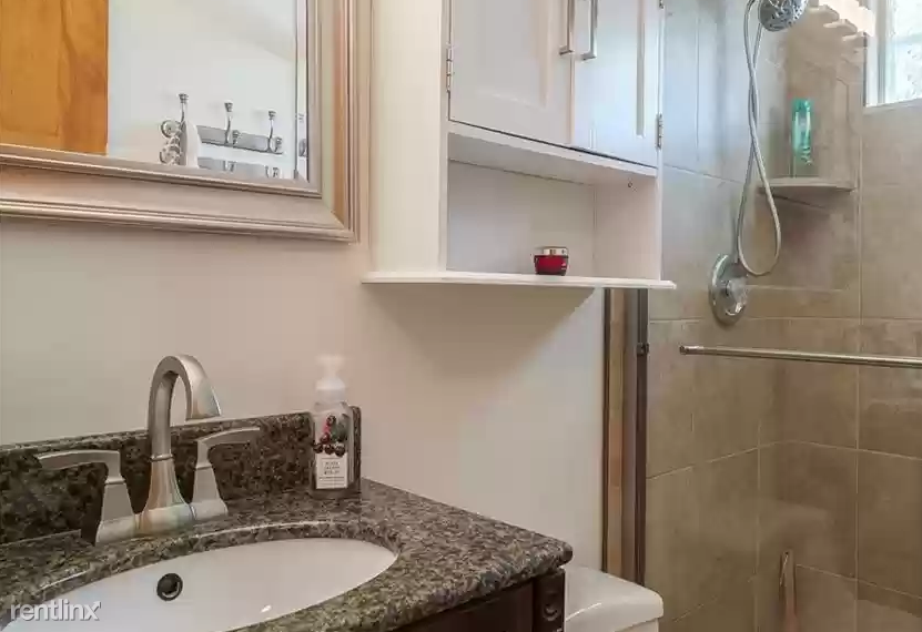 Building Photo - 2 br, 2 bath House - 210 Sherbrooke Rd