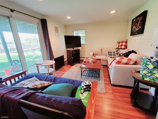 Building Photo - 5 br, 2.5 bath House - 86 Mitchell St