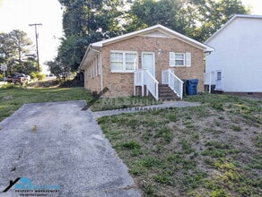 Building Photo - 901 Elmira Ave