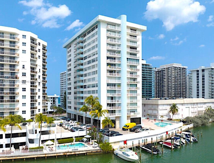 Primary Photo - 5838 Collins Ave