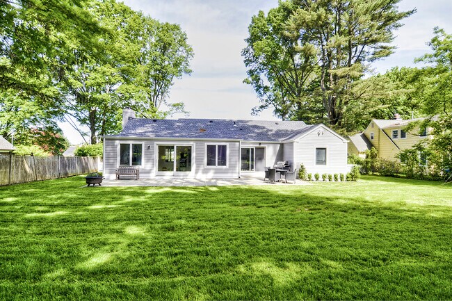 Building Photo - 645 Shore Acres Dr