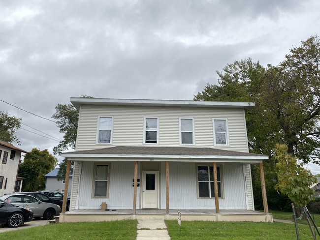 Building Photo - 133 S Cottage St