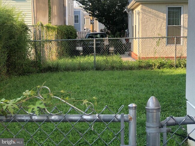 Building Photo - 1603 W Norris St