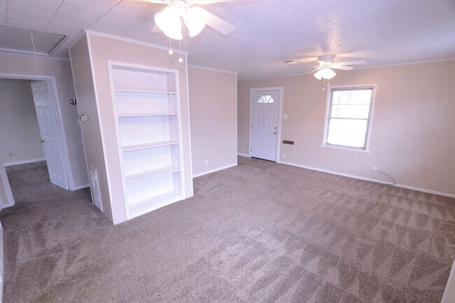 Building Photo - *Move-In Special* 1005 Montrose Dr, Port N...
