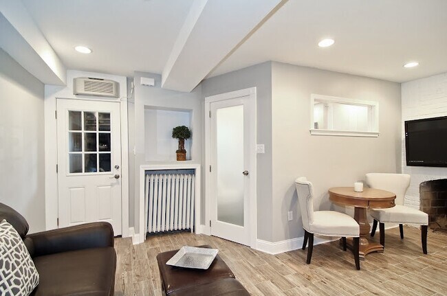 Building Photo - 1809 19th St NW