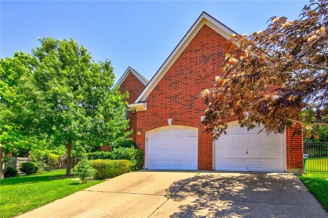 Building Photo - 8804 Rattlebush Cove